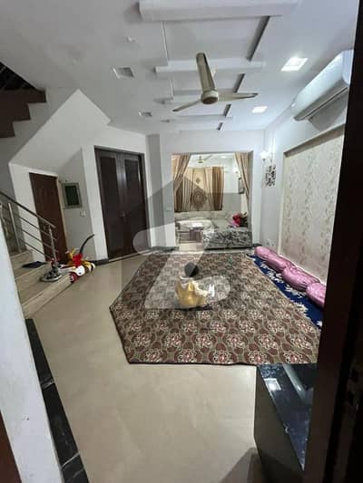 مین بلیوارڈ ڈی ایچ اے ڈیفینس ڈی ایچ اے ڈیفینس,لاہور میں 3 کمروں کا 4 مرلہ مکان 2.4 کروڑ میں برائے فروخت۔