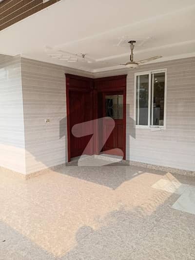 ڈی ایچ اے فیز 2 ڈیفنس (ڈی ایچ اے),لاہور میں 4 کمروں کا 10 مرلہ مکان 4.9 کروڑ میں برائے فروخت۔