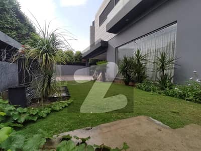 ONE KANAL BEAUTIFULL HOUSE AVALIABLE FOR RENT IN DHA PHASE 5