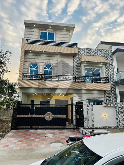 جناح گارڈنز ایف ای سی ایچ ایس,اسلام آباد میں 5 کمروں کا 8 مرلہ مکان 3.5 کروڑ میں برائے فروخت۔