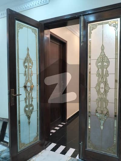 بحریہ ٹاؤن - اوورسیزبی بحریہ ٹاؤن اوورسیز انکلیو,بحریہ ٹاؤن,لاہور میں 10 مرلہ مکان 4.2 کروڑ میں برائے فروخت۔