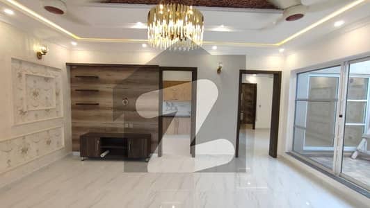 فارمانئیٹس ہاؤسنگ سکیم لاہور میں 3 کمروں کا 5 مرلہ مکان 1.7 کروڑ میں برائے فروخت۔