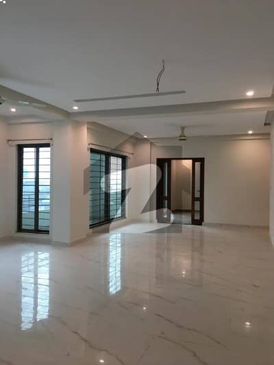 12 MARLA BRAND NEW APARTMENT AVAILABLE FOR RENT