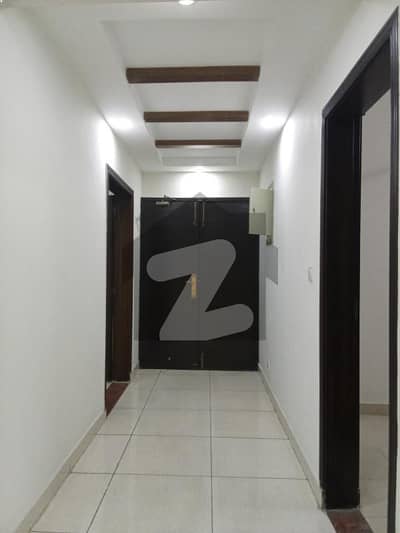 10 MARLA 3 BEDROOM APARTMENT AVAILABLE FOR RENT