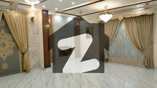 Spacious 10 Marla House Available for Rent Peaceful Location