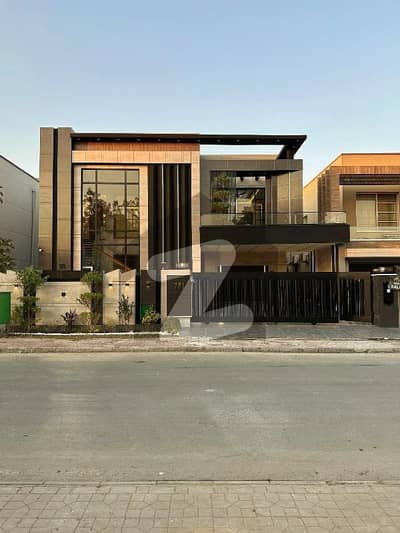 ویلینشیاء ہاؤسنگ سوسائٹی لاہور میں 5 کمروں کا 1 کنال مکان 9.9 کروڑ میں برائے فروخت۔