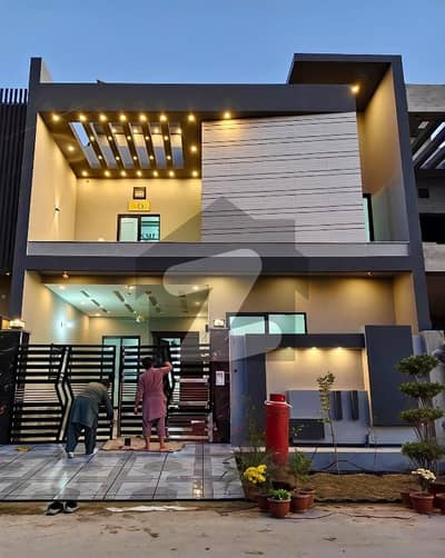 ای ۔ 11 اسلام آباد میں 5 کمروں کا 10 مرلہ مکان 8.5 کروڑ میں برائے فروخت۔