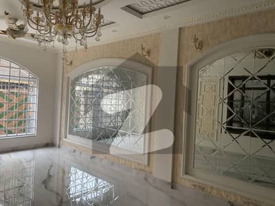 علامہ اقبال ٹاؤن لاہور میں 7 کمروں کا 10 مرلہ مکان 6.9 کروڑ میں برائے فروخت۔ علامہ اقبال ٹاؤن لاہور میں 7 کمروں کا 10 مرلہ مکان 6.9 کروڑ میں برائے فروخت۔