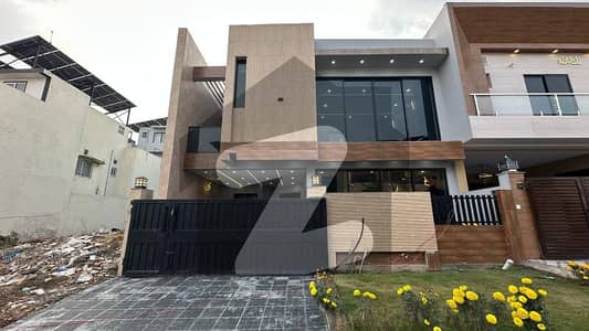 Luxurious 8 Marla Designer House E Block (Prime Location) |