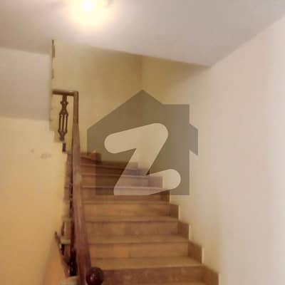 Spacious House Is Available For Sale In Ideal Location Of Clifton - Block 1 Near To Main Road