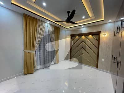 بحریہ ٹاؤن سیکٹر ای بحریہ ٹاؤن,لاہور میں 3 کمروں کا 5 مرلہ مکان 2.6 کروڑ میں برائے فروخت۔ بحریہ ٹاؤن سیکٹر ای بحریہ ٹاؤن,لاہور میں 3 کمروں کا 5 مرلہ مکان 2.6 کروڑ میں برائے فروخت۔