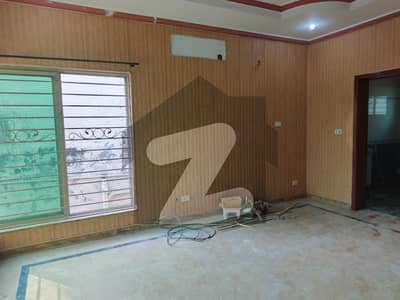 ڈی ایچ اے فیز 4 ڈیفنس (ڈی ایچ اے),لاہور میں 3 کمروں کا 1 کنال بالائی پورشن 85.0 ہزار میں کرایہ پر دستیاب ہے۔