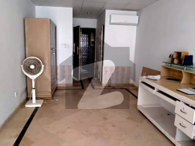 آئی ۔ 8 مرکز آئی ۔ 8,اسلام آباد میں 5 مرلہ دفتر 3.8 لاکھ میں کرایہ پر دستیاب ہے۔