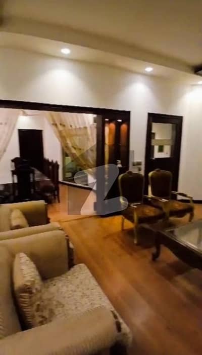 ڈی ایچ اے فیز 5 ڈیفنس (ڈی ایچ اے),لاہور میں 5 کمروں کا 1 کنال مکان 9.75 کروڑ میں برائے فروخت۔