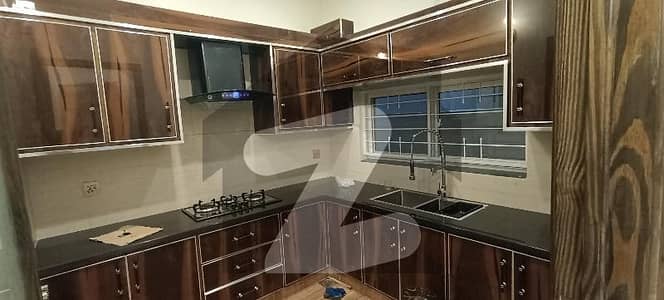 ایڈن بولیوارڈ ہاؤسنگ سکیم کالج روڈ,لاہور میں 4 کمروں کا 5 مرلہ مکان 1.85 کروڑ میں برائے فروخت۔