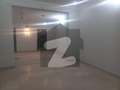 ڈی ۔ 12 اسلام آباد میں 3 کمروں کا 1 کنال زیریں پورشن 1.7 لاکھ میں کرایہ پر دستیاب ہے۔