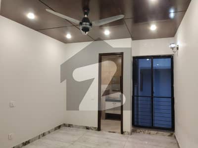 لیک سٹی - سیکٹر M7 - بلاک اے لیک سٹی ۔ سیکٹرایم ۔ 7,لیک سٹی,رائیونڈ روڈ,لاہور میں 5 کمروں کا 7 مرلہ مکان 4.3 کروڑ میں برائے فروخت۔