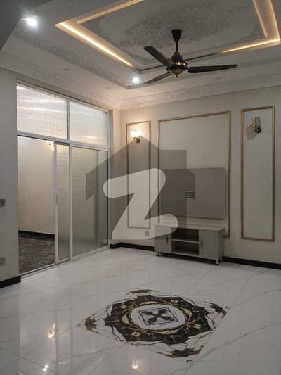 خدا بخش کالونی کینٹ,لاہور میں 4 کمروں کا 3 مرلہ مکان 55.0 ہزار میں کرایہ پر دستیاب ہے۔