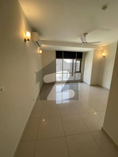 عمار ریف ٹاورز امارکریسنٹ بے,ڈی ایچ اے فیز 8,ڈی ایچ اے ڈیفینس,کراچی میں 3 کمروں کا 11 مرلہ فلیٹ 3.2 لاکھ میں کرایہ پر دستیاب ہے۔