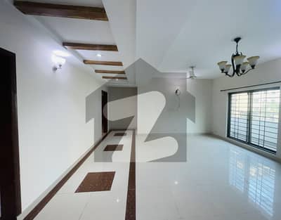 عسکری 11 عسکری,لاہور میں 3 کمروں کا 10 مرلہ فلیٹ 1.3 لاکھ میں کرایہ پر دستیاب ہے۔