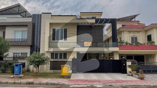 بحریہ گرینز۔ اوورسیز انکلیو - سیکٹر 3 بحریہ گرینز۔ اوورسیز انکلیو,بحریہ ٹاؤن فیز 8,بحریہ ٹاؤن راولپنڈی,راولپنڈی میں 5 کمروں کا 10 مرلہ مکان 5.25 کروڑ میں برائے فروخت۔