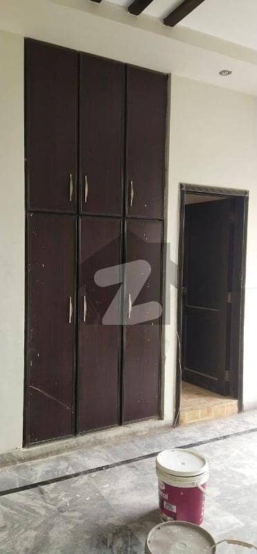 ڈی ایچ اے فیز 4 - بلاک ڈبل جی فیز 4,ڈیفنس (ڈی ایچ اے),لاہور میں 4 کمروں کا 10 مرلہ مکان 1.65 لاکھ میں کرایہ پر دستیاب ہے۔