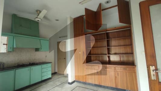 1 Kanal Upper Portion Available For Rent