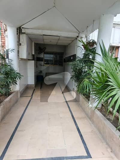 (UNFURNISHED) SEPERATE ONE BEDROOM WITH ATTACHED WASHROOM 1 BALCONY AVAILABLE FOR RENT IN CLIFTON BLOCK-2 KARACHI.