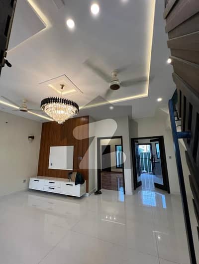 لیک سٹی ۔ سیکٹر ایم ۔ 8 لیک سٹی,رائیونڈ روڈ,لاہور میں 3 کمروں کا 5 مرلہ مکان 2.65 کروڑ میں برائے فروخت۔