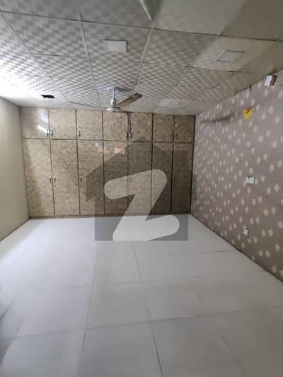 ماڈل ٹاؤن لِنک روڈ ماڈل ٹاؤن,لاہور میں 2 کمروں کا 4 مرلہ بالائی پورشن 45.0 ہزار میں کرایہ پر دستیاب ہے۔