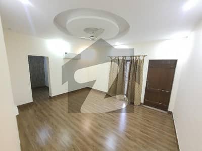 ڈی ایچ اے فیز 6 ڈیفنس (ڈی ایچ اے),لاہور میں 8 کمروں کا 1 کنال مکان 5.5 لاکھ میں کرایہ پر دستیاب ہے۔