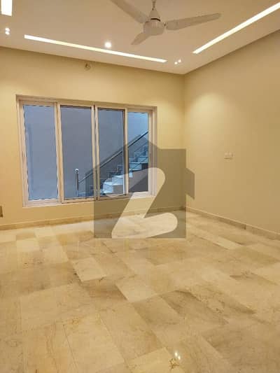 ڈی ۔ 12 اسلام آباد میں 3 کمروں کا 1 کنال زیریں پورشن 1.7 لاکھ میں کرایہ پر دستیاب ہے۔