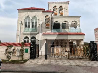 بحریہ ٹاؤن جناح بلاک بحریہ ٹاؤن سیکٹر ای,بحریہ ٹاؤن,لاہور میں 5 کمروں کا 10 مرلہ مکان 4.5 کروڑ میں برائے فروخت۔