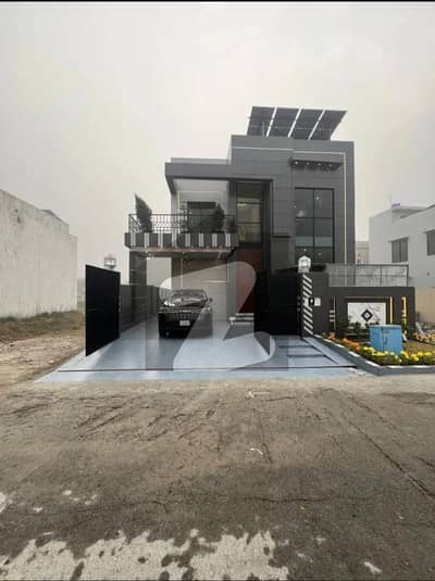 سٹی ہاؤسنگ سوسائٹی سیالکوٹ میں 5 کمروں کا 10 مرلہ مکان 4.8 کروڑ میں برائے فروخت۔