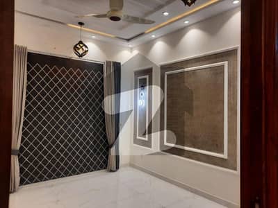 ڈی ایچ اے فیز 7 ڈیفنس (ڈی ایچ اے),لاہور میں 3 کمروں کا 5 مرلہ مکان 3.17 کروڑ میں برائے فروخت۔