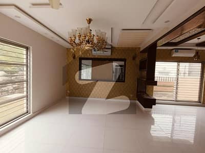 ڈی ایچ اے فیز 6 ڈیفنس (ڈی ایچ اے),لاہور میں 6 کمروں کا 1 کنال مکان 3.5 لاکھ میں کرایہ پر دستیاب ہے۔