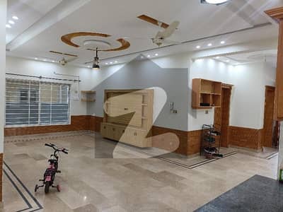 1 Kanal Lower Portion Available For Rent