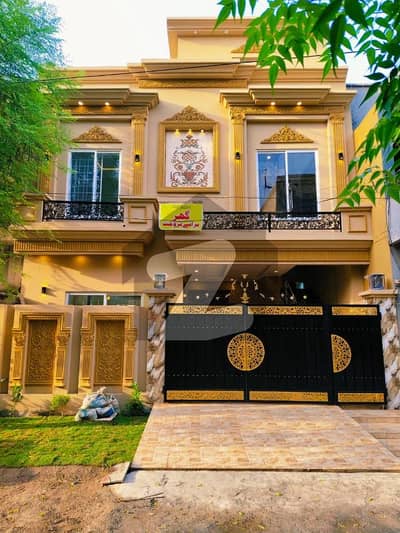 5 MARLA GREAT LOCATION BRAND NEW HOUSE AVAILABLE FOR SALE