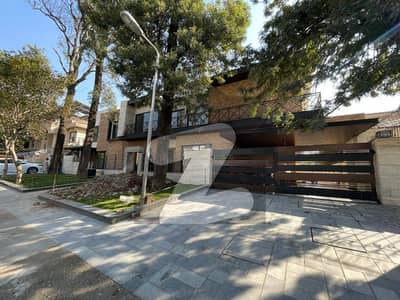 ایف ۔ 7 اسلام آباد میں 4 کمروں کا 16 مرلہ مکان 5.1 لاکھ میں کرایہ پر دستیاب ہے۔