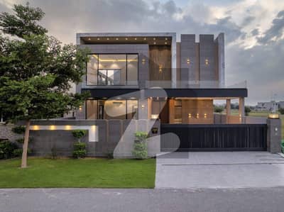 One Kanal Luxurious Bungalow Located Near Dolmen Mall