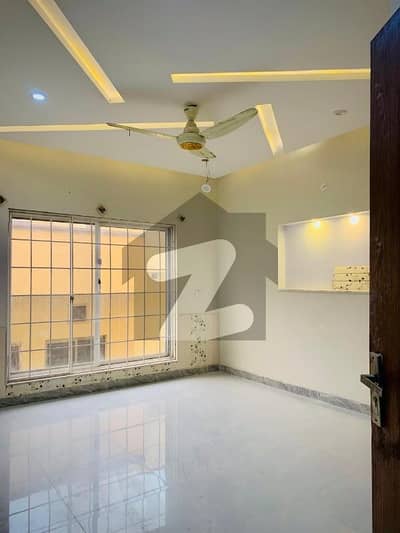 بحریہ ٹاؤن فیز 8 بحریہ ٹاؤن راولپنڈی,راولپنڈی میں 4 کمروں کا 5 مرلہ مکان 1.75 کروڑ میں برائے فروخت۔