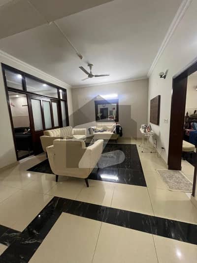 ڈی ایچ اے 11 رہبر لاہور میں 4 کمروں کا 10 مرلہ مکان 1.65 لاکھ میں کرایہ پر دستیاب ہے۔