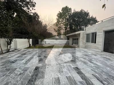 ایف ۔ 8 اسلام آباد میں 5 کمروں کا 2 کنال مکان 10.0 لاکھ میں کرایہ پر دستیاب ہے۔