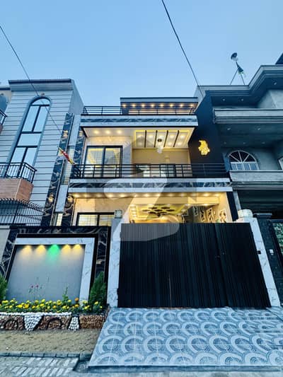 الرحمان گارڈن فیز 2 الرحمان گارڈن,لاہور میں 5 کمروں کا 5 مرلہ مکان 2.19 کروڑ میں برائے فروخت۔