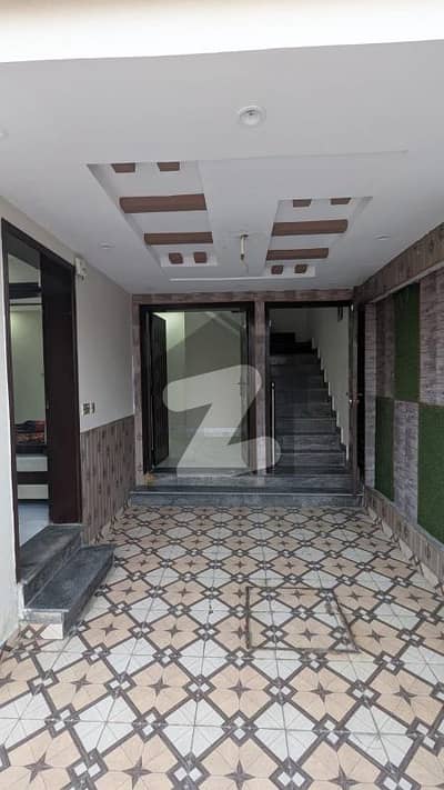 بحریہ آرچرڈ لاہور میں 3 کمروں کا 5 مرلہ مکان 1.55 کروڑ میں برائے فروخت۔