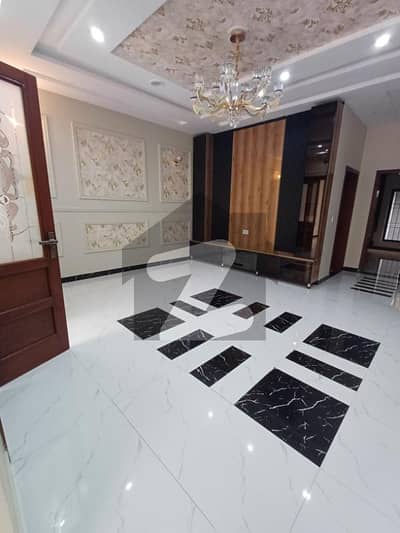 ائیر لائن ہاؤسنگ سوسائٹی لاہور میں 5 کمروں کا 10 مرلہ مکان 1.65 لاکھ میں کرایہ پر دستیاب ہے۔