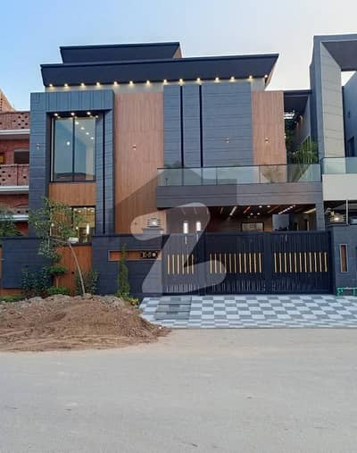 Luxury Mumtaz City 8 Marla House For Sale