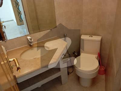 ایف ۔ 8 اسلام آباد میں 3 کمروں کا 1 کنال بالائی پورشن 3.5 لاکھ میں کرایہ پر دستیاب ہے۔