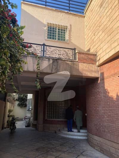 HOUSE FOR RENT IN F-8