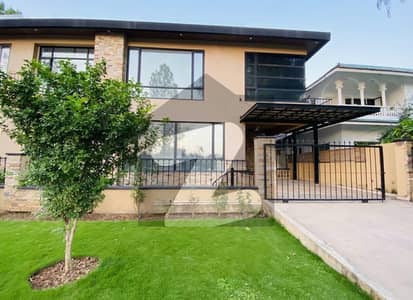 F-8/2 MODREN DESIGN HOUSE FOR RENT